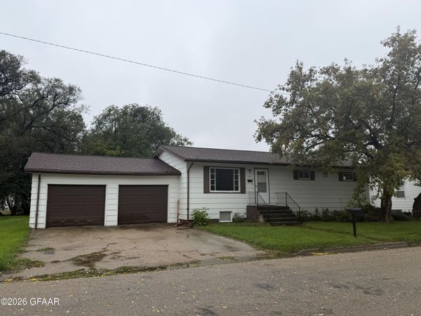 110 7TH Street E, Park River, ND 58270