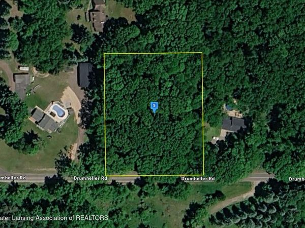 7035 Drumheller Road, Bath, MI 48808