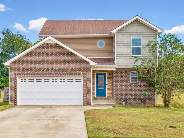 1002 Harding Dr, Clarksville, TN 37042