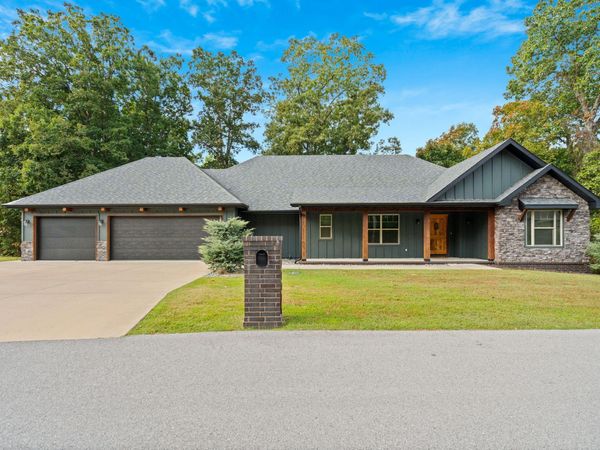 1800 Yoachum Drive , Nixa, MO 65714