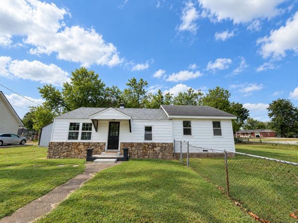 518 W Thoroughfare Street , Seymour, MO 65746