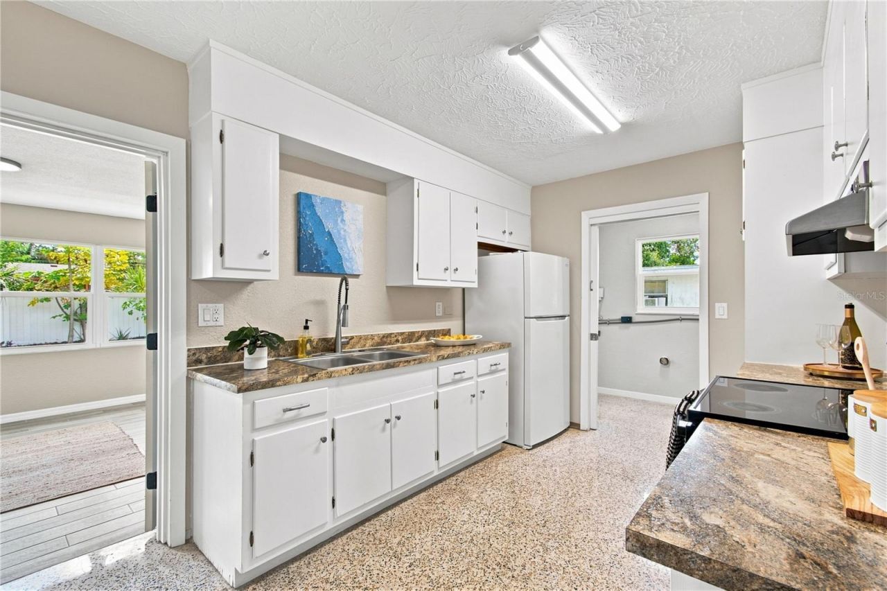 6203 Rodgers Avenue, Sarasota, FL 34231 Photo