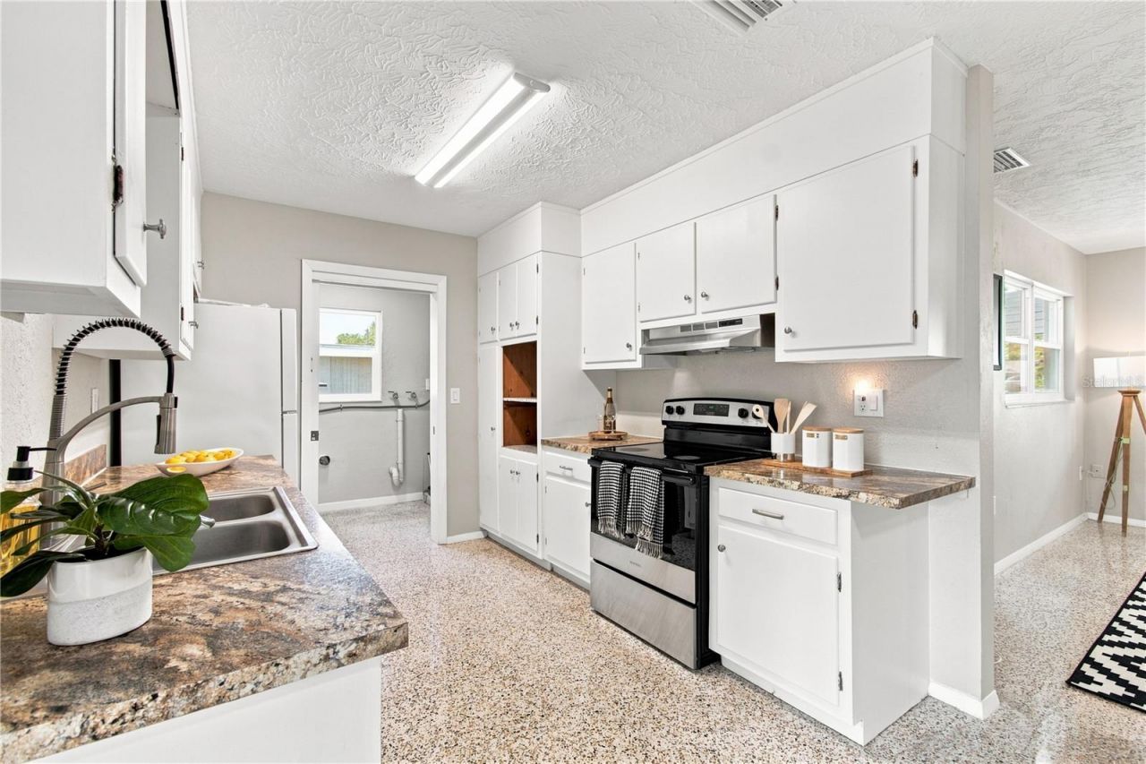 6203 Rodgers Avenue, Sarasota, FL 34231 Photo