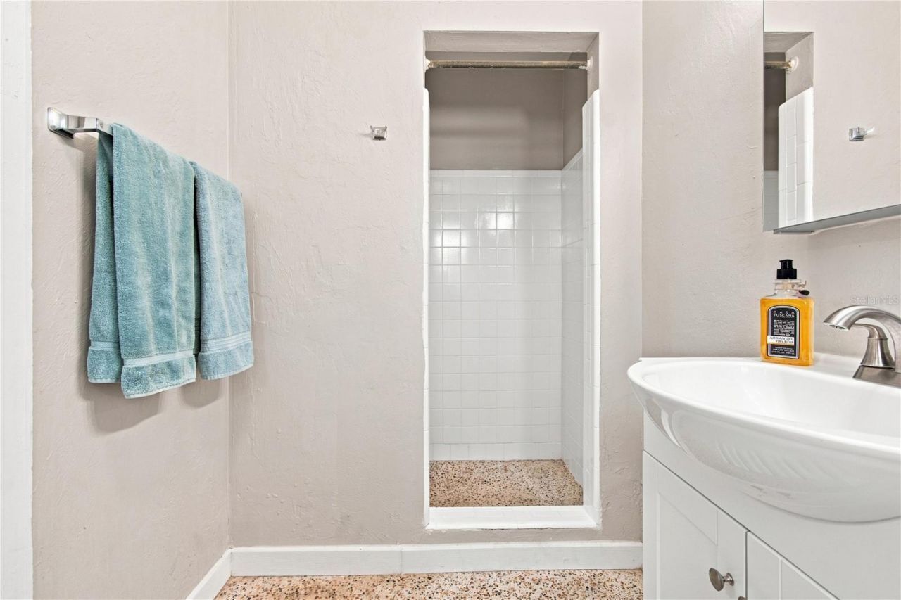 6203 Rodgers Avenue, Sarasota, FL 34231 Photo