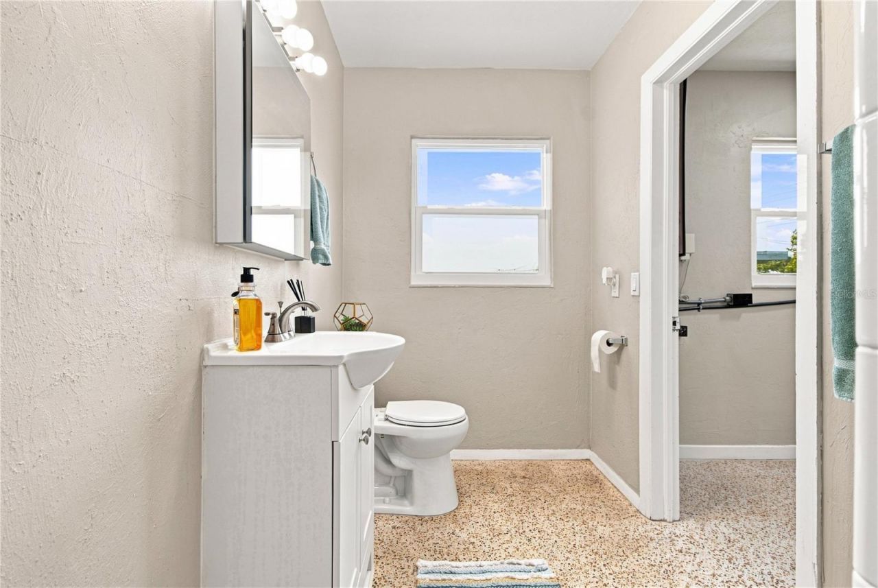 6203 Rodgers Avenue, Sarasota, FL 34231 Photo