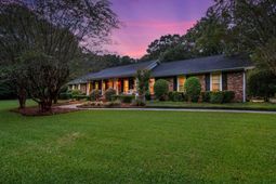 102 Caveson Drive photo 4