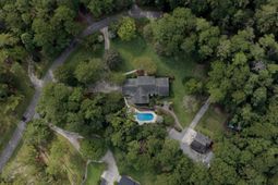 102 Caveson Drive photo 4