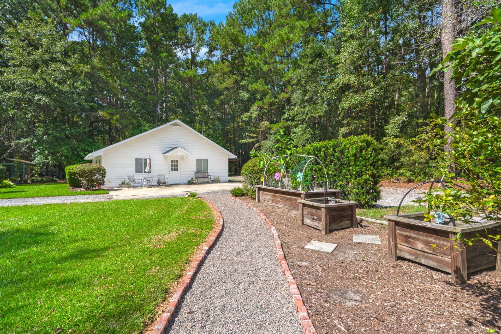 102 Caveson Drive Photo 8