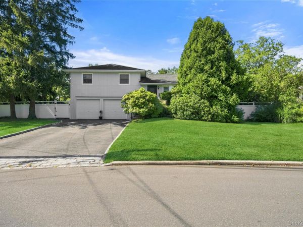 19 W Farms Lane , Commack, NY 11725