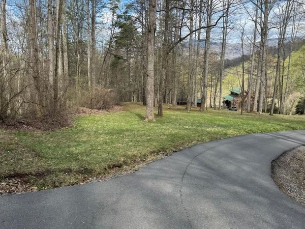 1 E Wabash Drive , Sylva, NC 28779