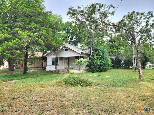 123 E Davis Street , Luling, TX 78648