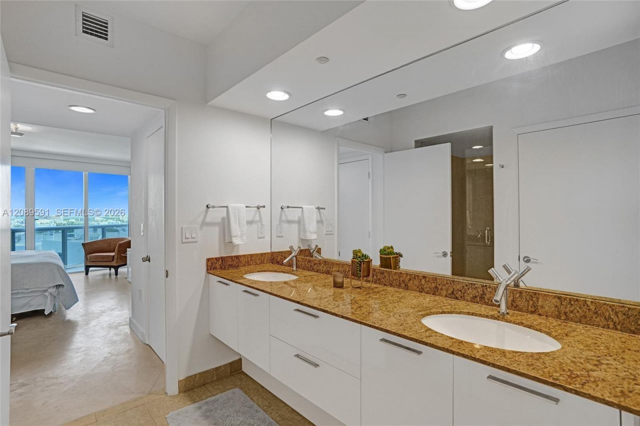 400 Alton Rd , Unit 1409, Miami Beach, FL 33139 Photo