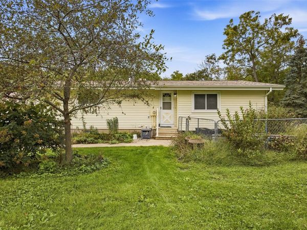 1105 Country Club Dr SE , Mt Vernon, IA 52314
