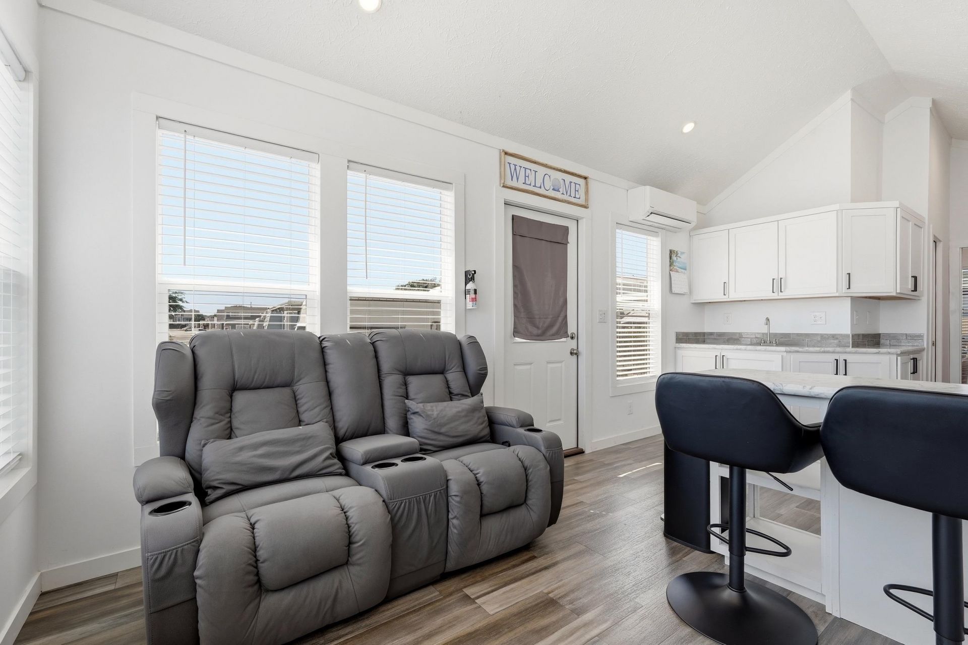 9700 Kings Rd.  Photo 8