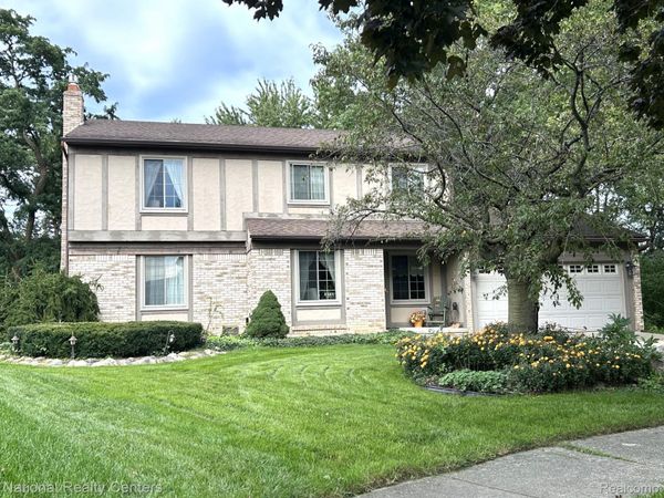 38630 Meeting House Lane, Livonia, Mi 48154