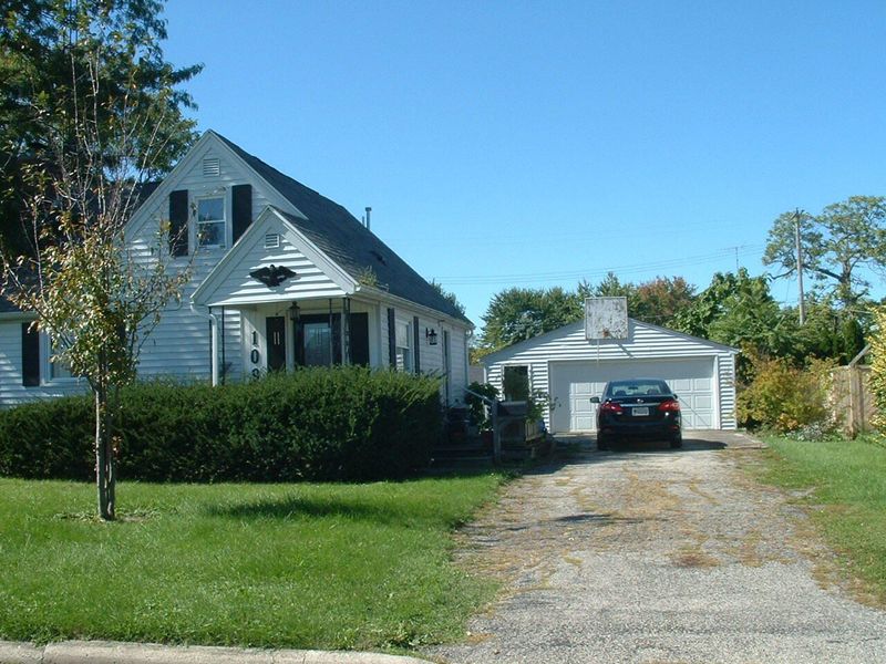 109 S Rauthland Avenue, Wapakoneta, OH 45895 Photo 3