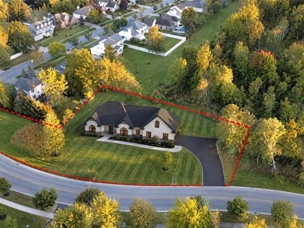 370 Renaissance Drive , Williamsville, NY 14221
