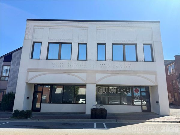 109 N Main Avenue , Newton, NC 28658