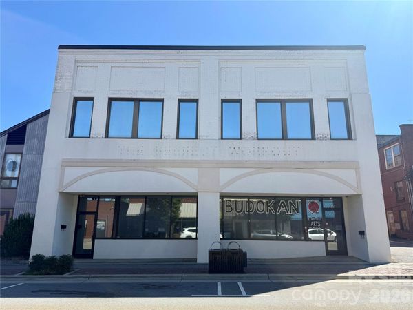 109 N Main Avenue , Newton, NC 28658