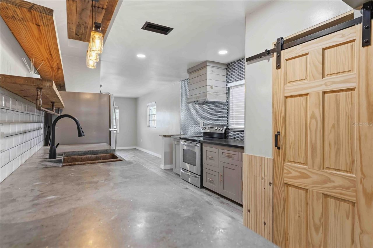 904 66th Avenue W, Bradenton, FL 34207 Photo