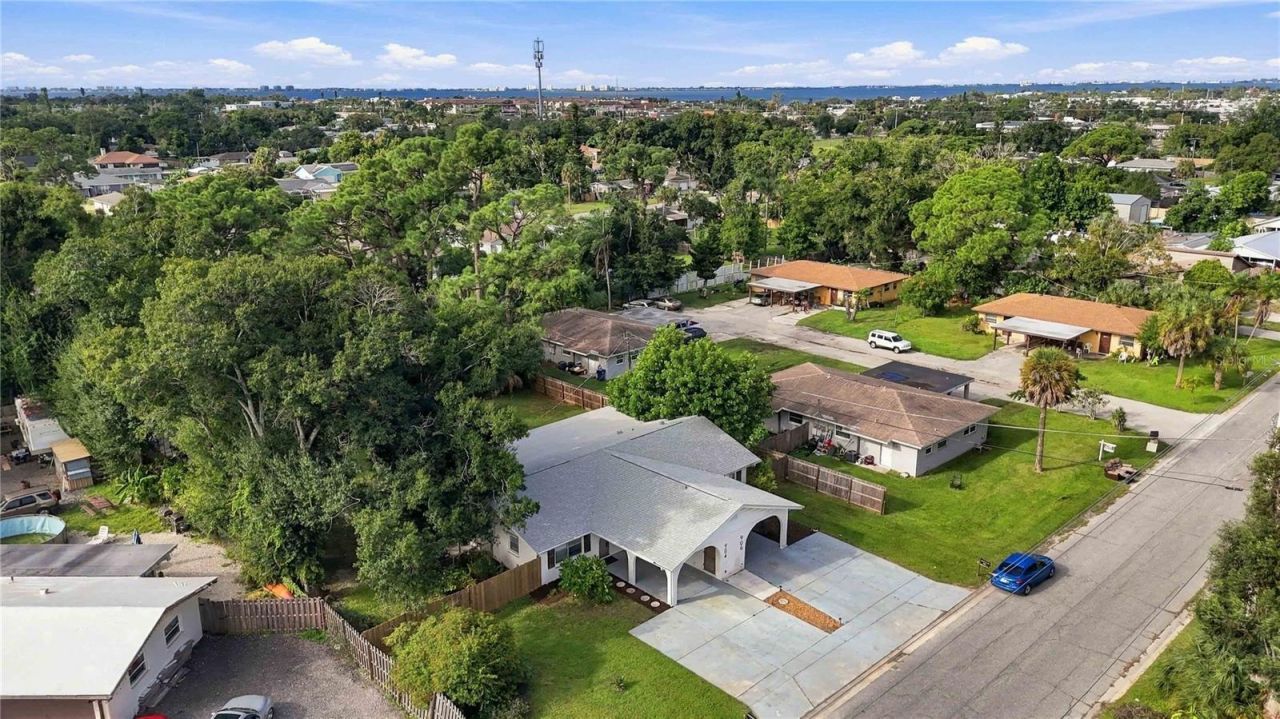 904 66th Avenue W, Bradenton, FL 34207 Photo