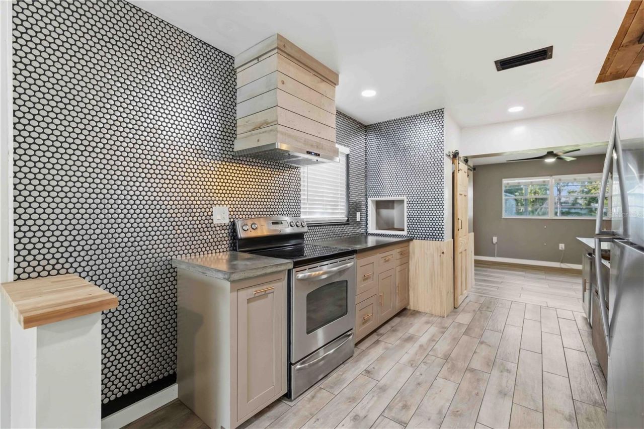 904 66th Avenue W, Bradenton, FL 34207 Photo