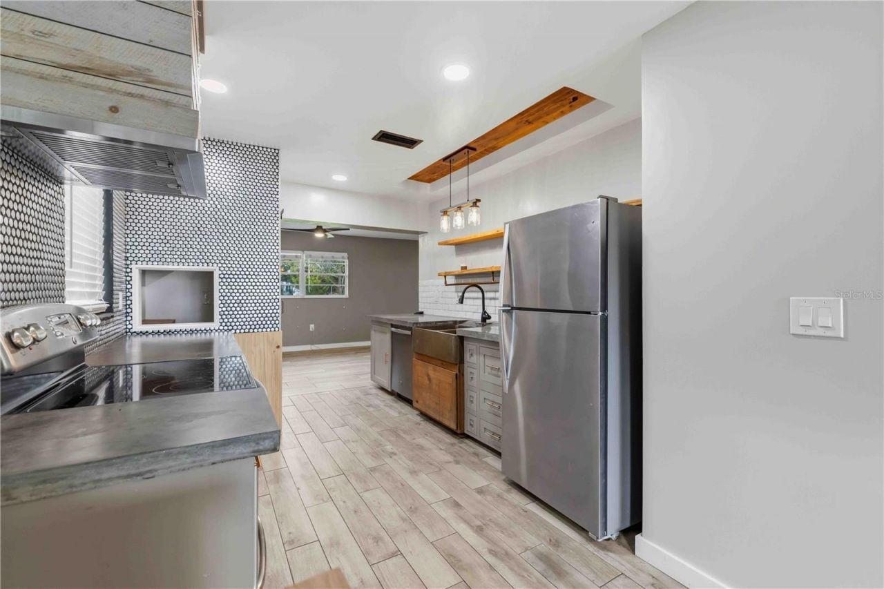 904 66th Avenue W, Bradenton, FL 34207 Photo