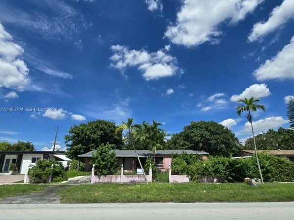 9371 SW 32nd St , Miami, FL 33165