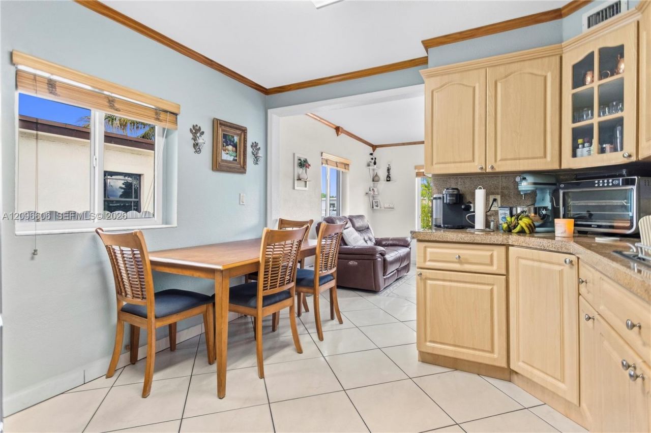 326 E 44th St , Hialeah, FL 33013 Photo