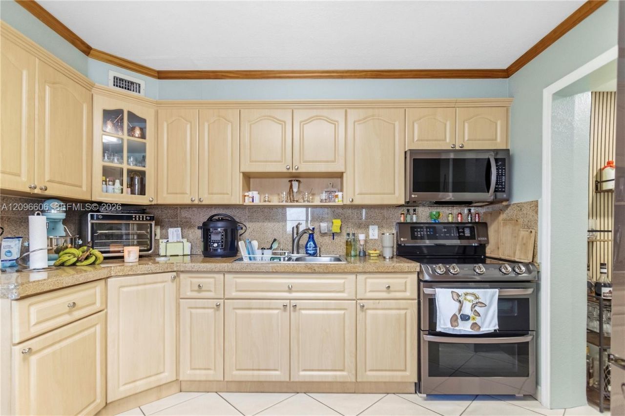 326 E 44th St , Hialeah, FL 33013 Photo