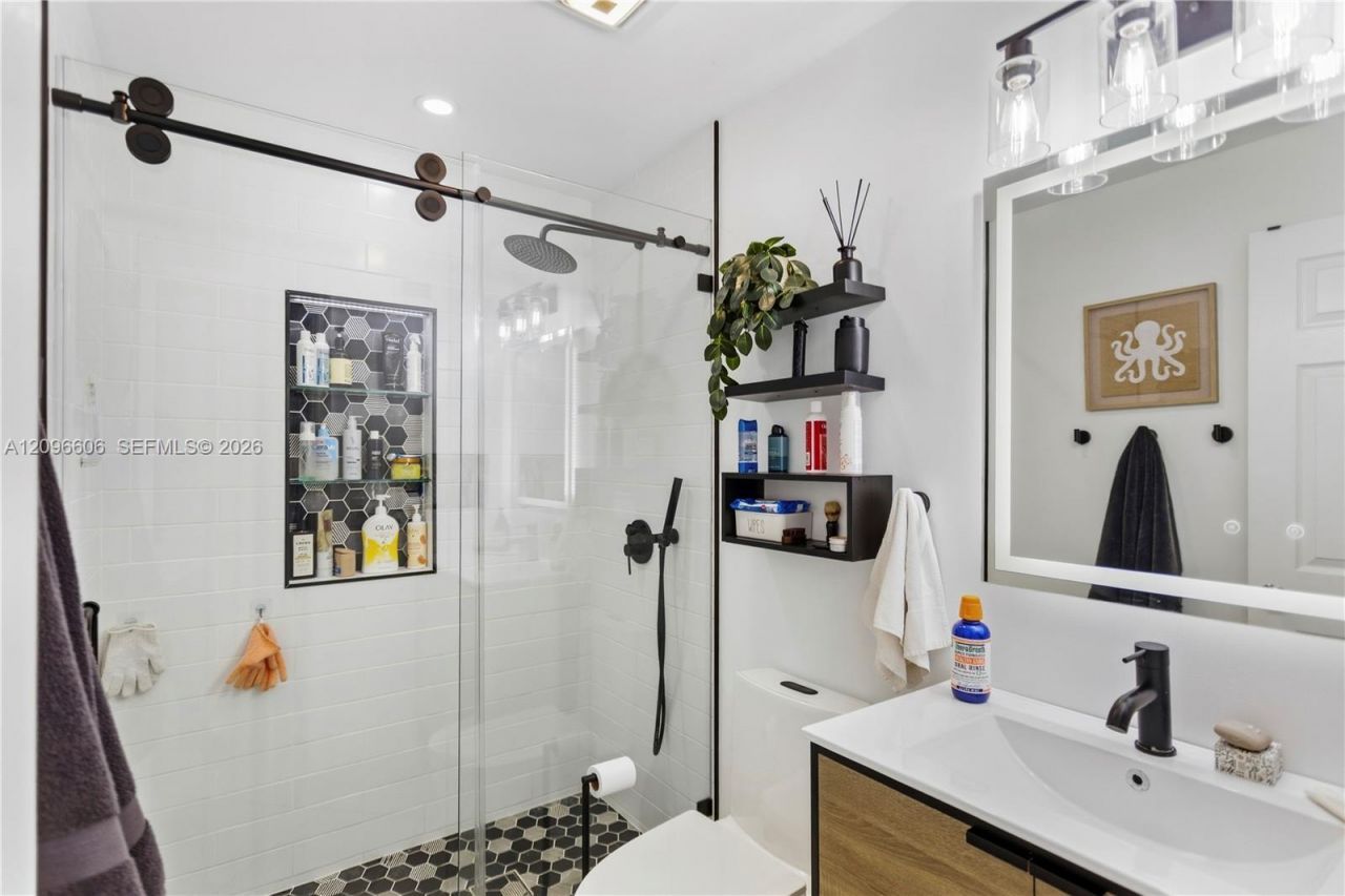 326 E 44th St , Hialeah, FL 33013 Photo