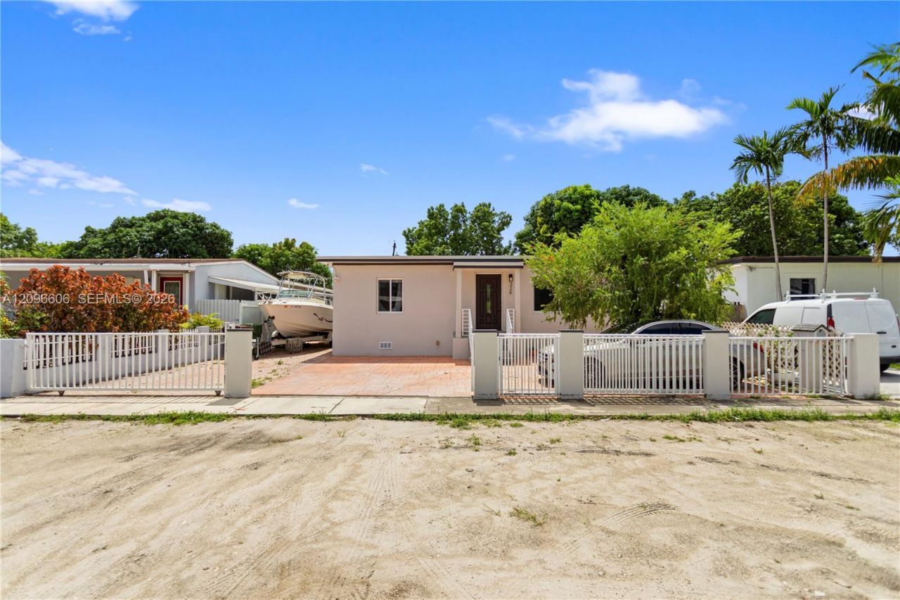 326 E 44th St , Hialeah, FL 33013 Photo