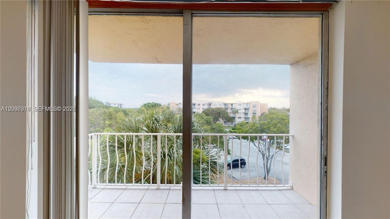 480 Executive Center Dr , Unit 4L, West Palm Beach, FL 33401 Photo