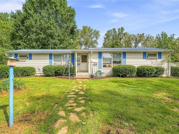 277 Devinney Avenue , Louisville, OH 44641