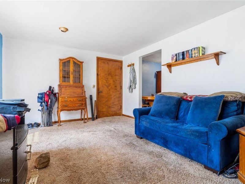 277 Devinney Avenue, Louisville, OH 44641 Photo 3