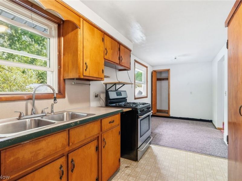 277 Devinney Avenue, Louisville, OH 44641 Photo 5