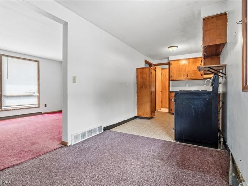 277 Devinney Avenue, Louisville, OH 44641 Photo 7