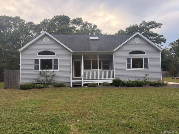 6 Concord Avenue, Medford, NY 11763