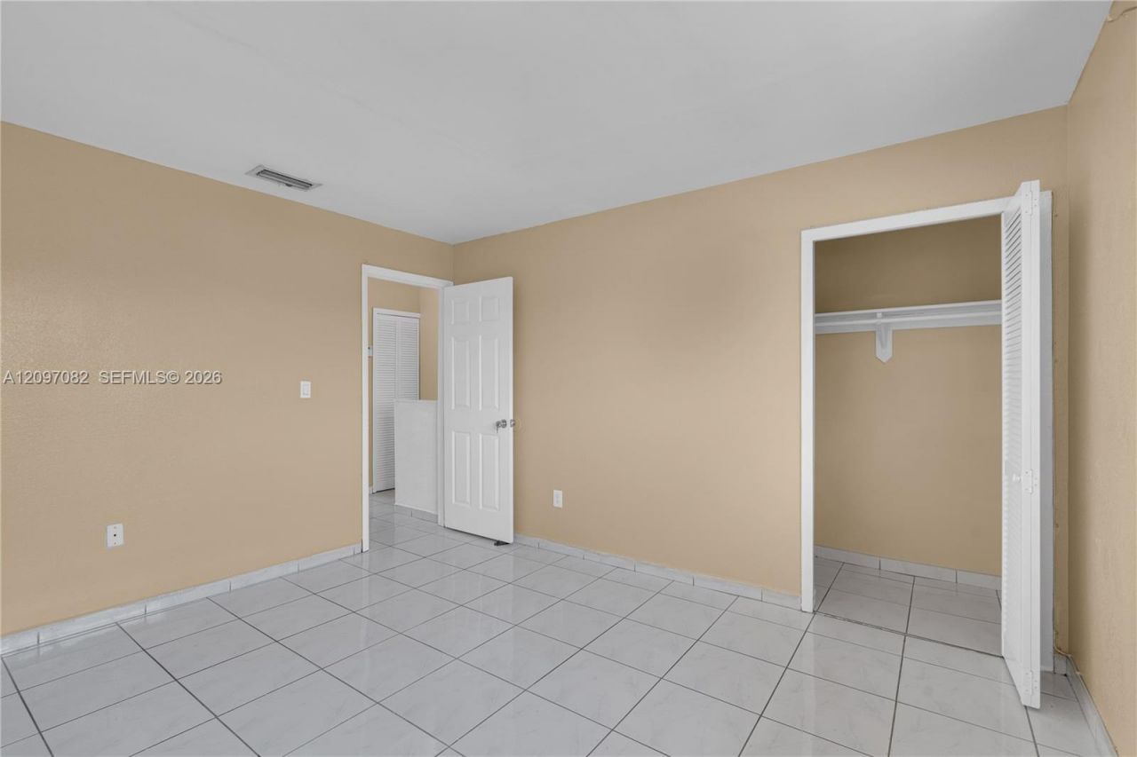 2261 W 53rd St , Unit 13, Hialeah, FL 33016 Photo
