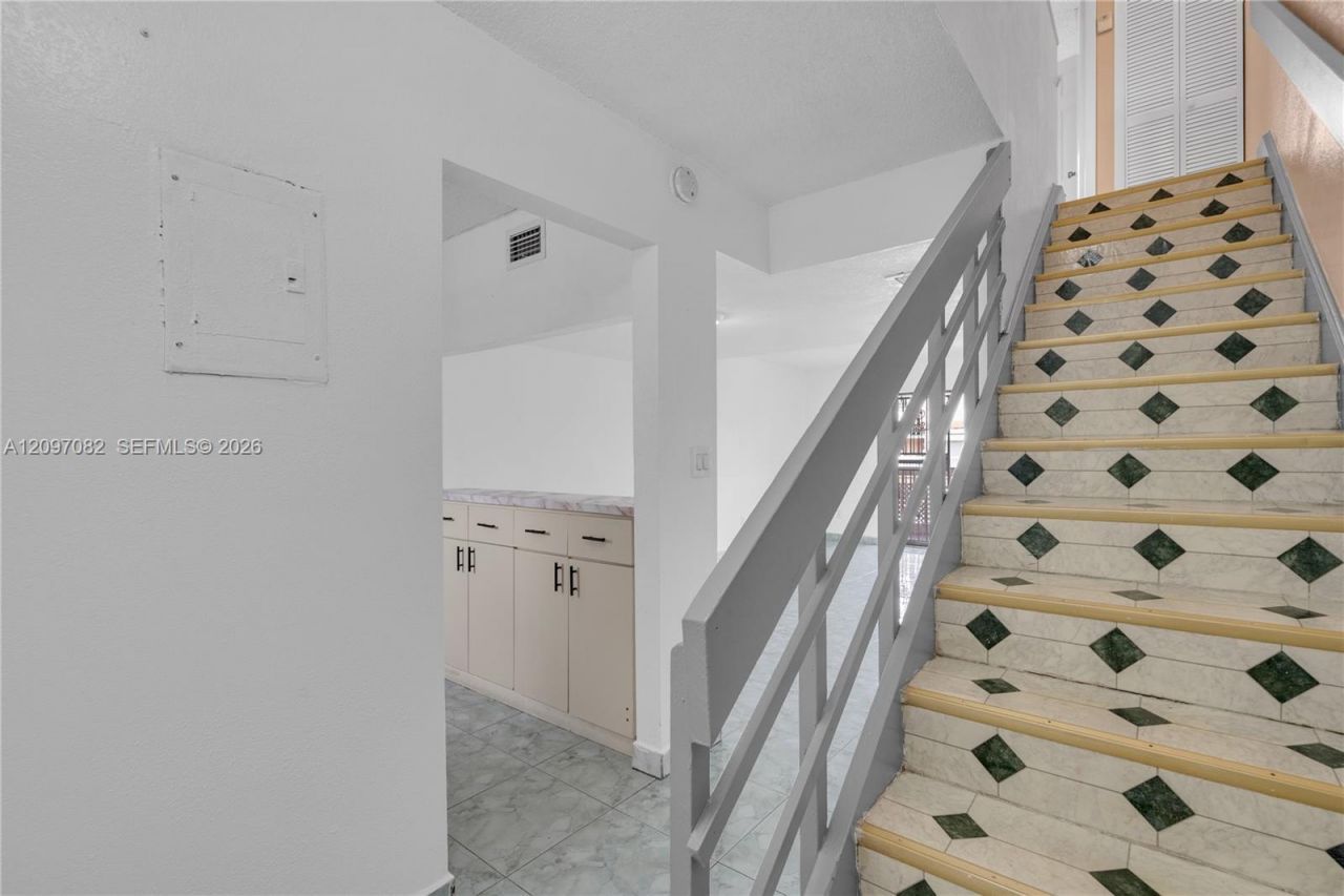 2261 W 53rd St , Unit 13, Hialeah, FL 33016 Photo