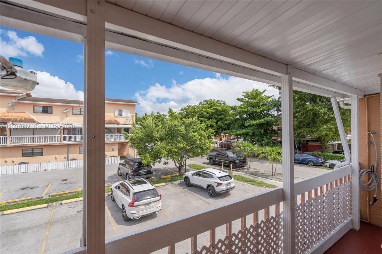 2261 W 53rd St , Unit 13, Hialeah, FL 33016 Photo