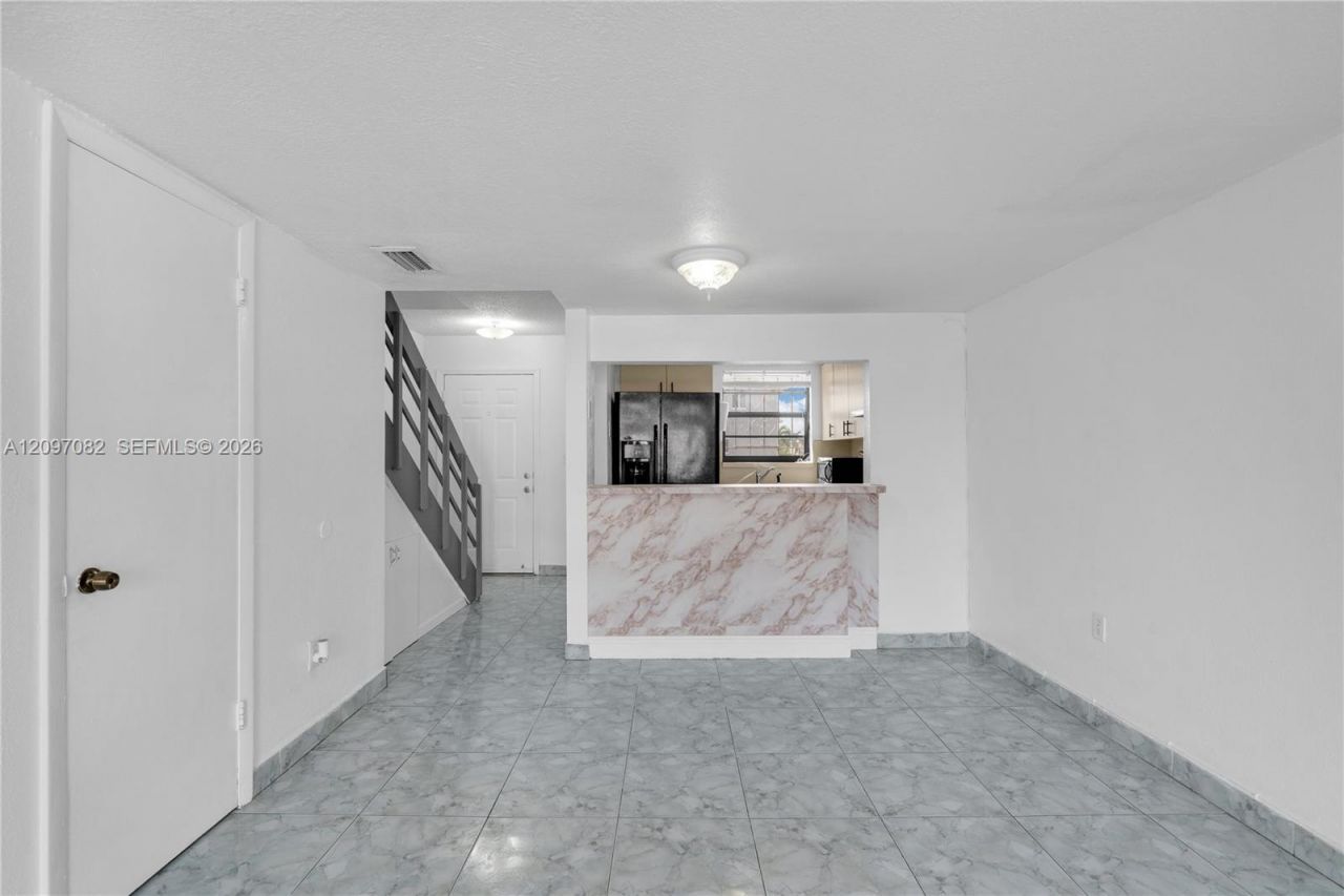 2261 W 53rd St , Unit 13, Hialeah, FL 33016 Photo