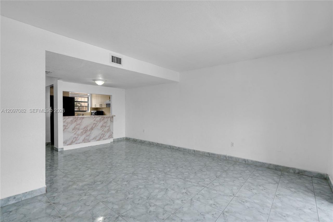 2261 W 53rd St , Unit 13, Hialeah, FL 33016 Photo