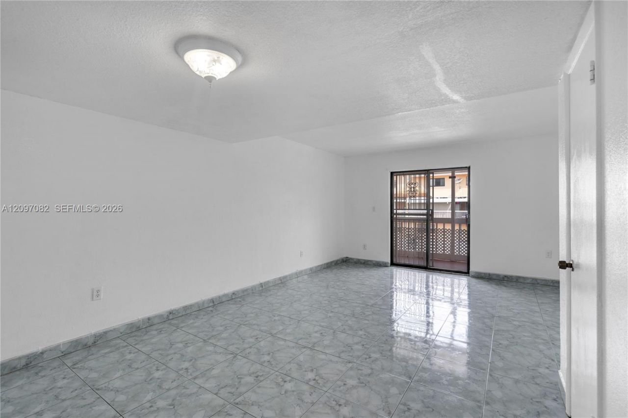 2261 W 53rd St , Unit 13, Hialeah, FL 33016 Photo