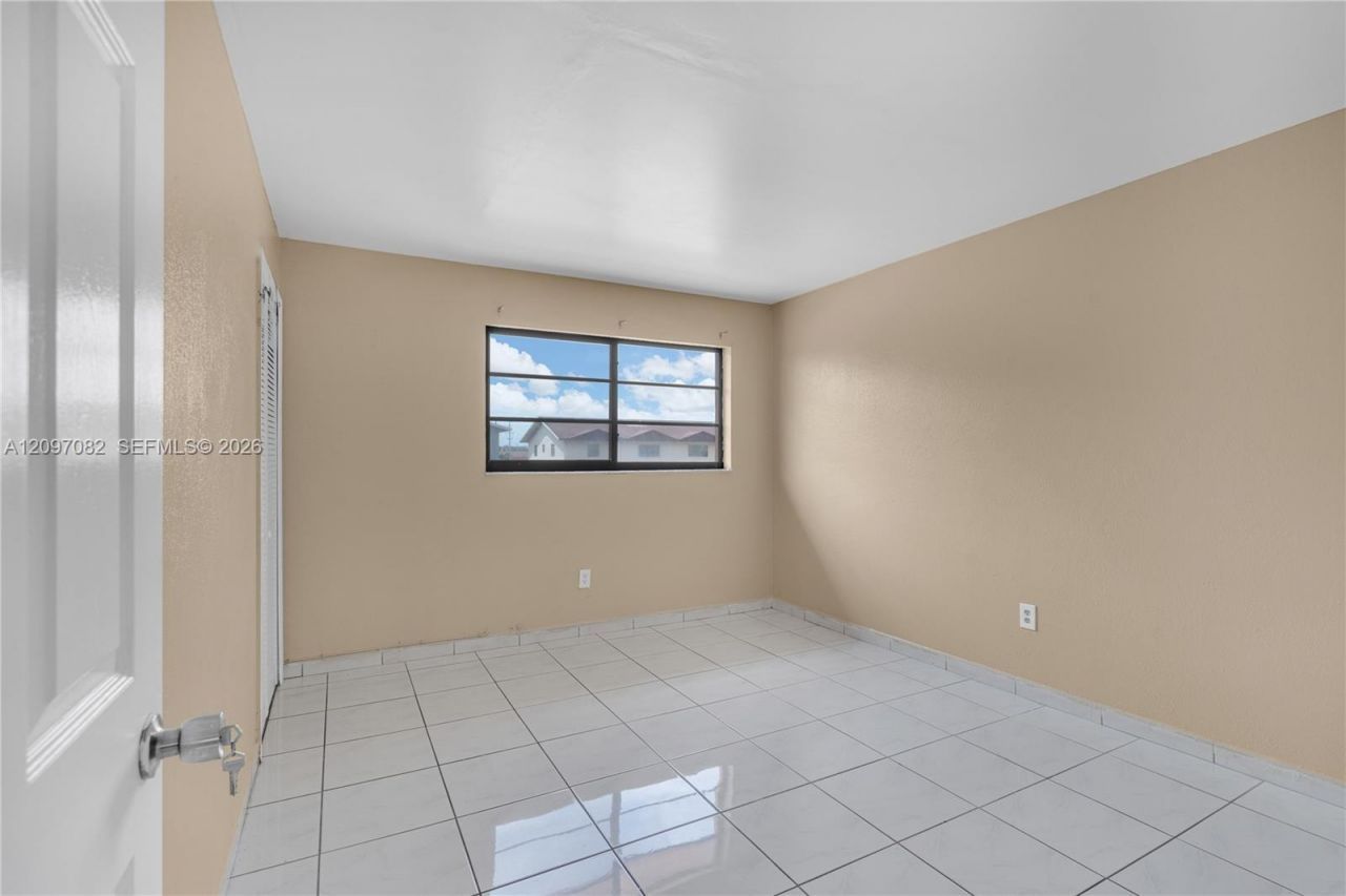 2261 W 53rd St , Unit 13, Hialeah, FL 33016 Photo