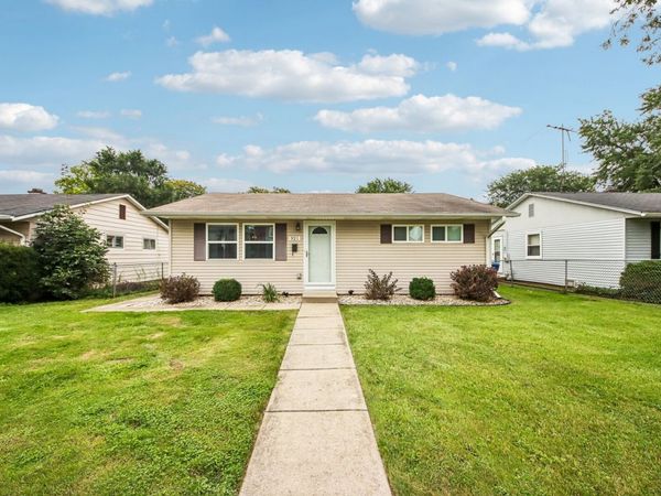 921 N Jackson Street , Waukegan, IL 60085