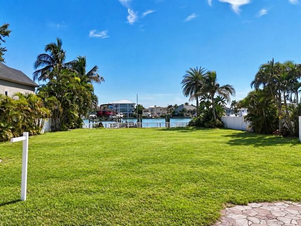 41 N PINE CIRCLE , BELLEAIR, FL 33756