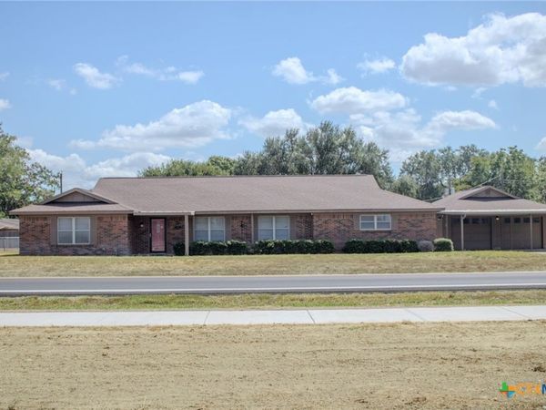 505 Ball Airport Road, Victoria, TX 77904