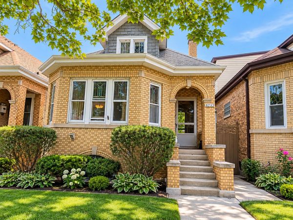 6243 W Waveland Avenue , Chicago, IL 60634