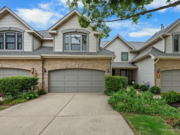 318 Club House Drive , Bloomingdale, IL 60108